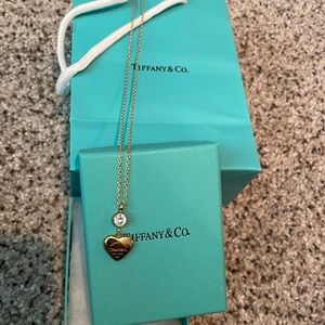 NWT gold necklace 😍😍